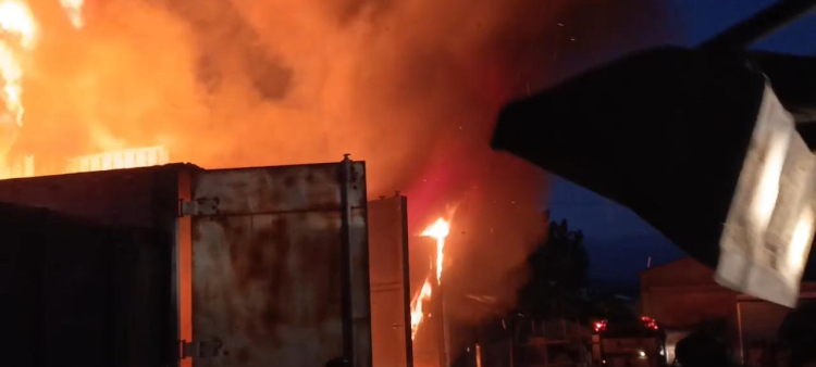 El incendio en la zona comercial de El Carrizal dejó perdidas millonarias