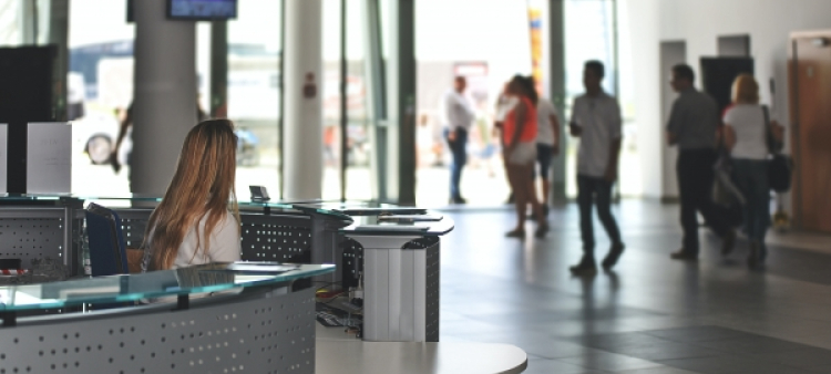 Los trabajadores, en su gran mayoría, reciben sus ingresos mediante un salario.