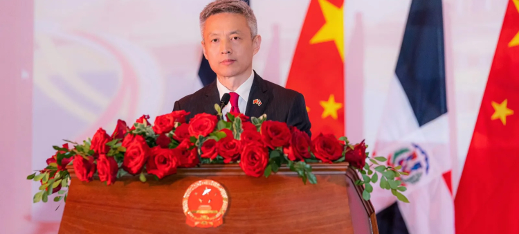 Chen Lunin, embajador de la República Popular China.