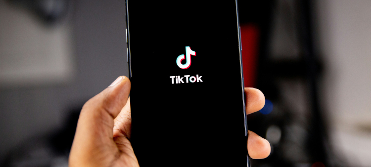 Un informe sobre las técnicas facilitadoras del sueño más populares en TikTok, ha determinado que tendencias en esa red social merecen que se les preste atención. Foto: Solen Feyissa-Unsplash