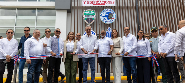 Presidente Abinader mientras encabeza entrega de varias obras en la provincia Duarte.