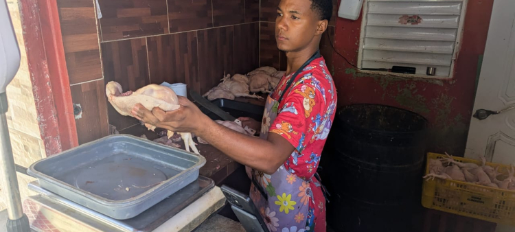 Precio del pollo aumentó en Barahona.