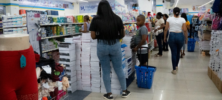 Vísperas del Día del Padre en centro comerciales del Distrito Nacional y el Gran Santo Domingo