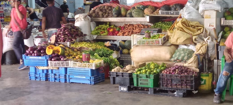 Los signos de inflación son visibles en los aumentos de precios de muchos alimentos de la canasta familiar. Ante esta situación, la gente siente que su dinero pierde poder de compra.