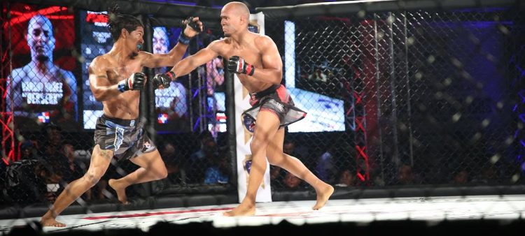 Acción del combate en que Flash el velocista Samurai logró imponerse a Varony Núñez.