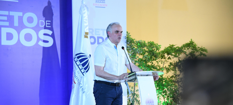 Pie de foto
Ministro de Educación, Luis Miguel De Camps, en el acto de inauguración de la Escuela Básica Espejo Camila Henríquez Fe y Alegría, en Los Alcarrizos