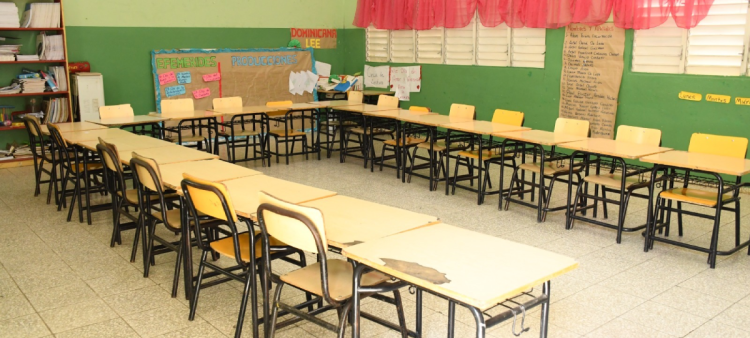Un salón de clases vacío de una escuela pública en Rep¥blica Dominicana.
