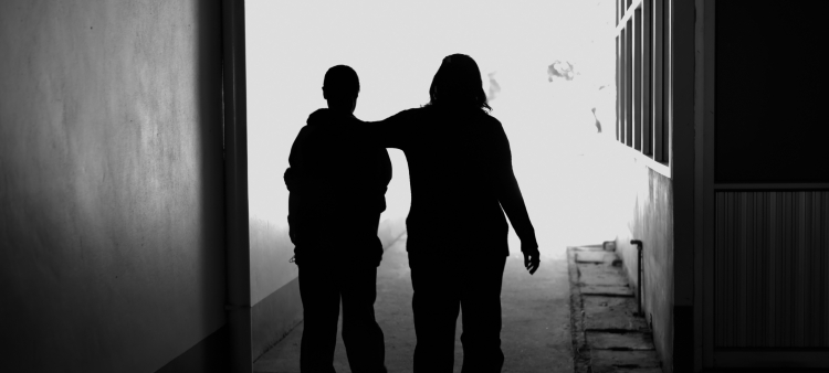 A los 14 y algo mi hijo acomodó un cuarto vacío que tenía mami con un baño, y me trancó.