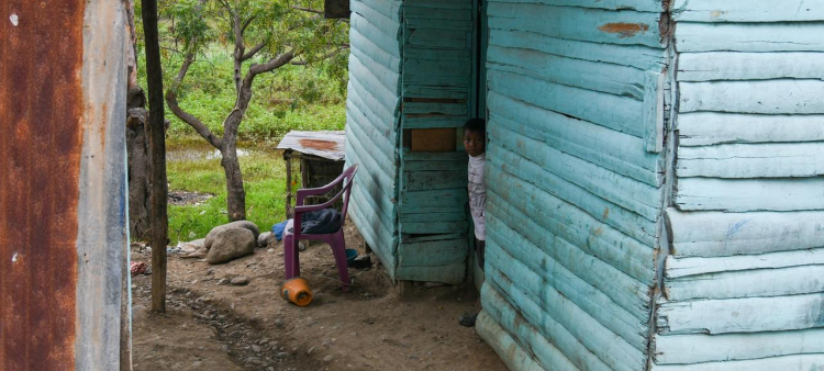 Familias de Sabaneta esperan que el Gobierno los ubique en otras zonas menos peligrosas ante lluvias.