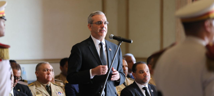 Abinader pronunica palabras en el acto solemne de Juancito Rodríguez