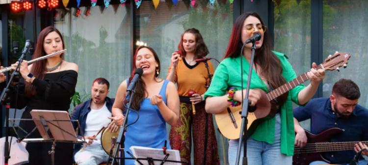 El Collectif Bululu es un grupo de música habitual en la Parranda Vénézuélienne de París. Roland Ding