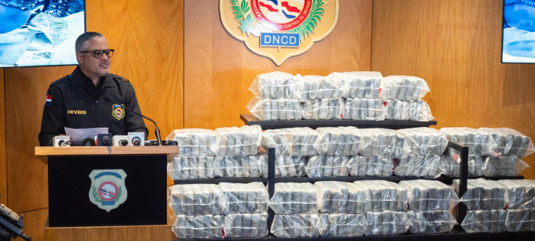 El vocero de la DNCD, Carlos Devers, habla del decomiso de droga en Caucedo