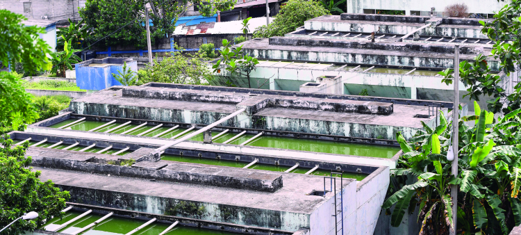 El abandono de la planta de tratamiento de aguas residuales en La Ciénaga, preocupa a los vecinos.