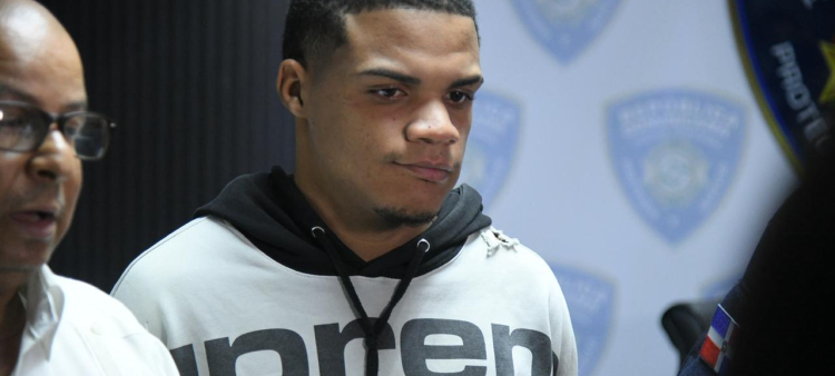 Cesar Reyes Pérez, de 21 años de edad, acusado de ultimar hombre en Santo Domingo, Este.