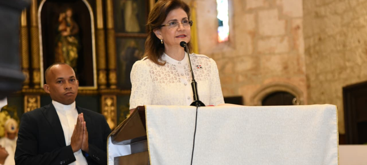 a vicepresidenta Raquel Peña habló luego de participar en una ceremonia religiosa en la Catedral Primada de América.