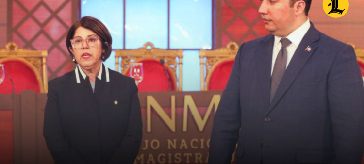 En la primera jornada de las vistas públicas se entrevistaron a 21 aspirantes de los 83 inscritos en la lista oficial. Las mismas continuarán este viernes en el Salón Las Cariátides del Palacio Nacional.<br /><br />https://listindiario.com/la-republica/20251111/proceso-seleccion-suprema-tse-culminara-final-mes_881930.html