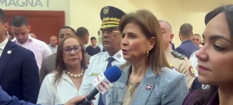 Luego del apagón en el día de ayer que dejó todo el país a oscuras y provocó el colapso en los servicios de transporte, la vicepresidenta de la República, Raquel Peña, explicó que "se están investigando las causas de esa falla que se originó en una subestación en San Pedro de Macorís".<br /><br />https://listindiario.com/la-republica/20251112/vicepresidenta-explico-investigan-causas-apagon-pais_881995.html