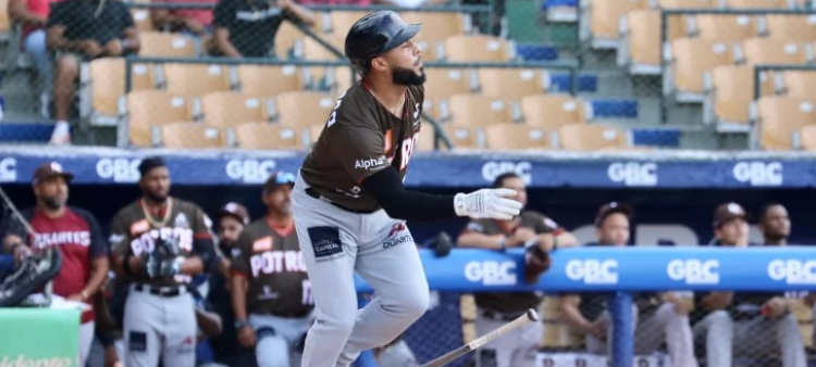 Leury García quebró un empate con un sencillo productor en el quinto episodio del partido.