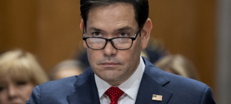 "Estados Unidos está siendo atacado por organizaciones criminales terroristas en nuestro hemisferio y el presidente (Donald Trump) está respondiendo en defensa de nuestro país", añadió.