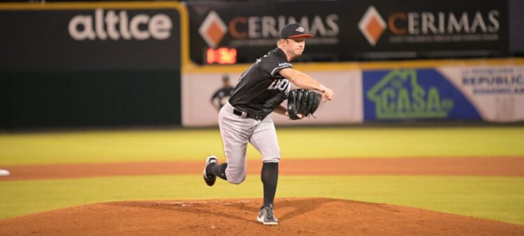 Grant Gavin ayudó con su labor monticular al triunfo de los Leones sobre los Gigantes.