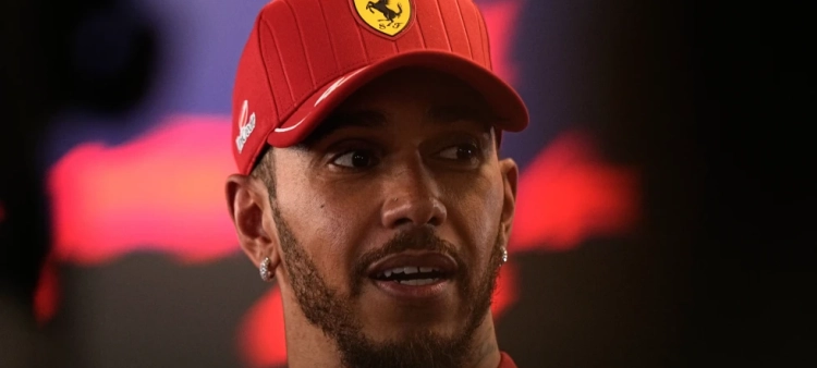 El piloto de Ferrari Lewis Hamilton tras el Gran Premio de Abu Dabi de la Fórmula Uno, el domingo 7 de diciembre de 2025.