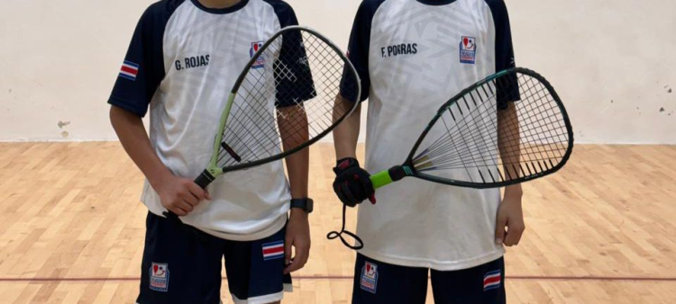 Los costarricenses Felipe Porras y Gabriel Rojas luego de su triunfo sobre Reyansh Chandel y Ashvin Aggarwal, de Estados Unidos.