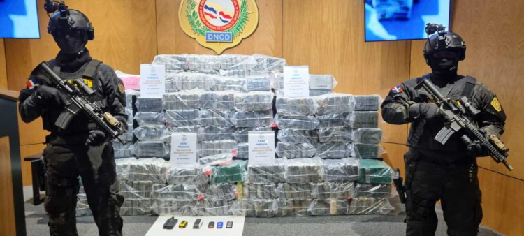 La geografía dominicana fue destino de vuelos de drogas que aterrizaban en pistas clandestinas y lanchas rápidas cruzaban el Canal de la Mona como fantasmas.