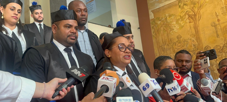 Magistrada Mirna Ortiz, ofrece declaraciones a los medios de comunicación.