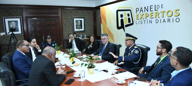 Participantes en el Panel de Expertos del Listín Diario para analizar el fenómeno de los menores de edad en delincuencia.