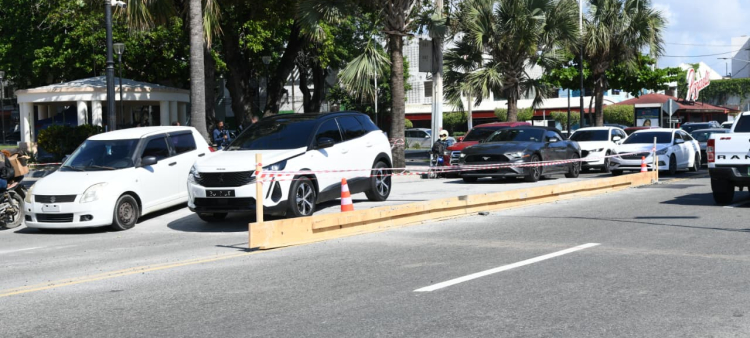 Reductores de velocidad construidos por el Instituto Nacional de Tránsito y Transporte Terrestre (Intrant), en el malecón de SD.