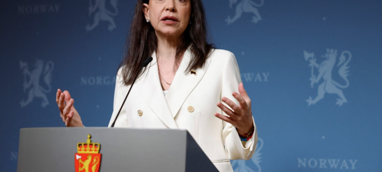 La ganadora del Premio Nobel de la Paz, María Corina Machado, pronuncia un discurso en una rueda de prensa el 11 de diciembre de 2025 en las instalaciones de representación del gobierno noruego en Oslo.