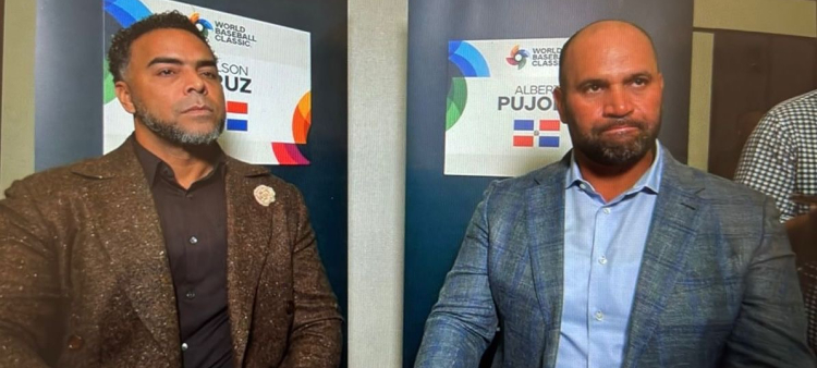 Nelson Cruz y Albert Pujols, gerente general y manager del equipo dominicano del Clásico Mundial de Béisbol.