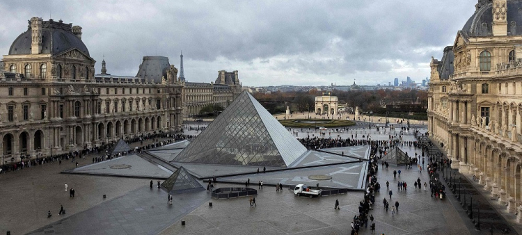 Museo del Louvre.