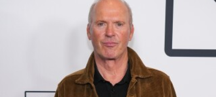 Michael Keaton llega al estreno de "Goodrich" el martes 8 de octubre de 2024 en Los Ángeles.