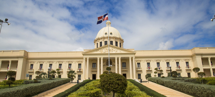 Los tres principales partidos políticos vuelven a adelantar su lucha por el poder.