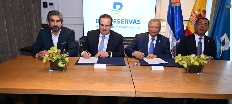 El acuerdo fue firmado por el doctor Leonardo Aguilera, presidente ejecutivo de Banreservas, y Felipe Oriol, director global de Multilaterales e Instituciones Financieras de CaixaBank.