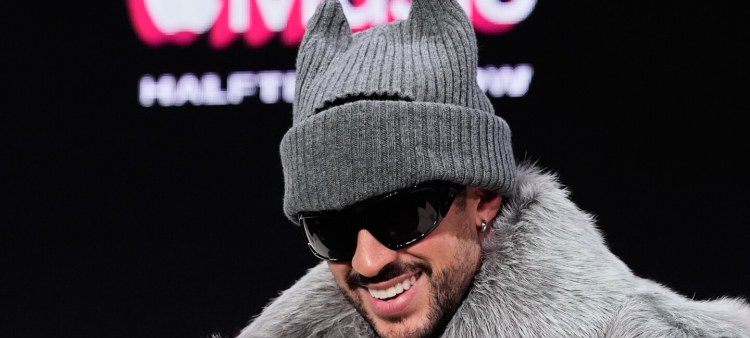 Bad Bunny habla durante una conferencia de prensa el 5 de febrero de 2026, en San Francisco, previo al partido del Super Bowl 60 en el que el boricua actuará durante el medio tiempo.