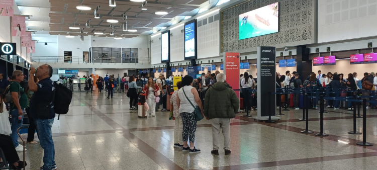 Pasajeros en el Aeropuerto Internacional de Las Américas.