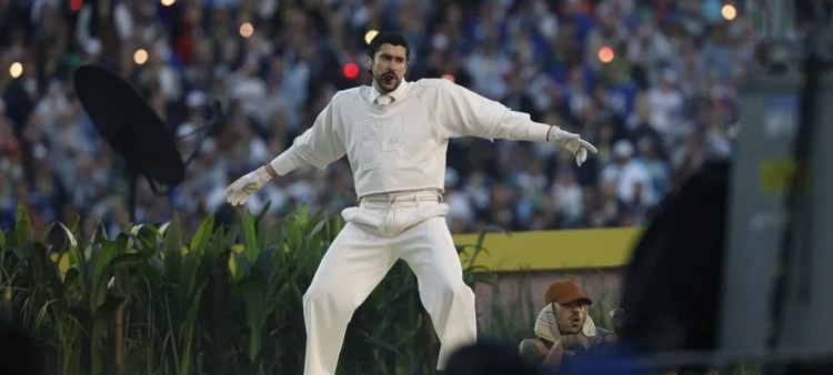 Bad Bunny durante la actuación del domingo 8 de febrero 2026 en el Super Bowl.