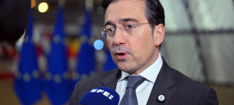 José Manuel Albares, ministro de Asuntos Exteriores, Unión Europea y Cooperación de España, comparece ante la prensa antes de la reunión de ministros de Asuntos Exteriores de la UE
