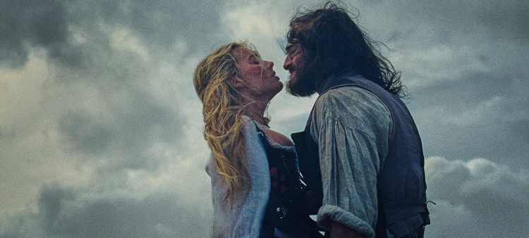 Margot Robbie y Jacob Elordi en una escena de la película "Wuthering Hegiths" ("Cumbres borrascosas").