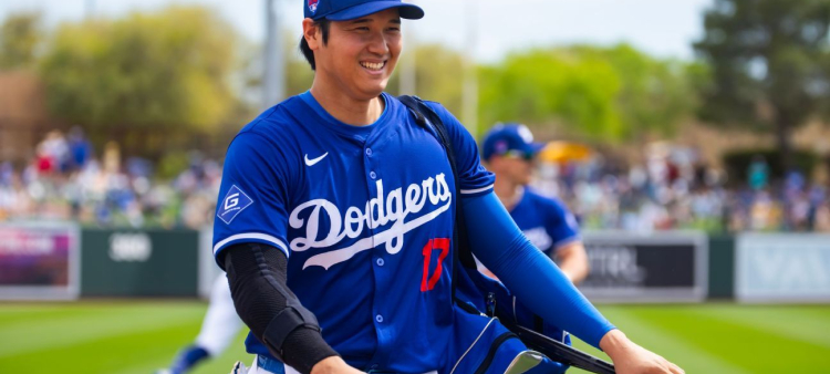 Shohei Ohtani en una de sus apariciones en el campo de entrenamientos de los Dodgers.