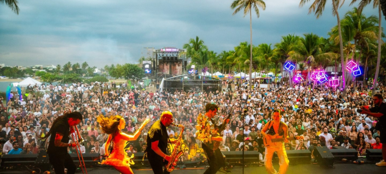 El festival Isle of Light prepara la cartelera de su décima edición, este sábado 7 de marzo de 2026 en el Parque Punta Torrecilla, en Sans Soucí, Santo Domingo Este.