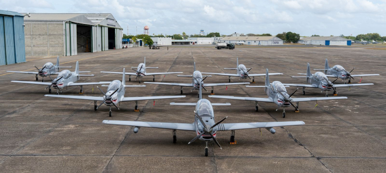 Primera decena de aviones militares TP-75 Dulus ensamblados en el país.