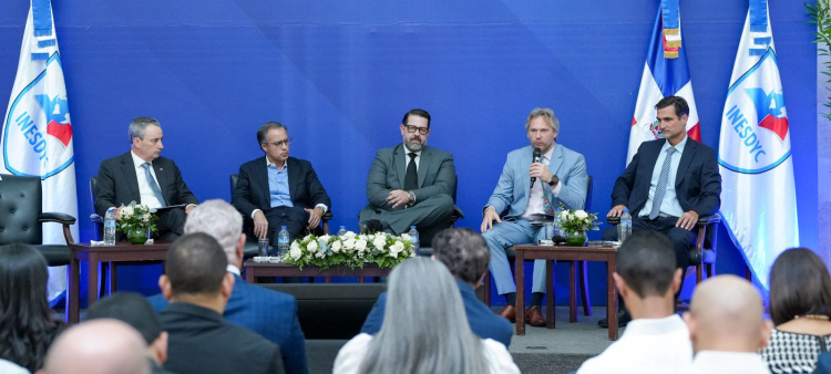 La investigación fue expuesta por su autor principal, Amado Alejandro Báez, decano asociado de la UNPHU.