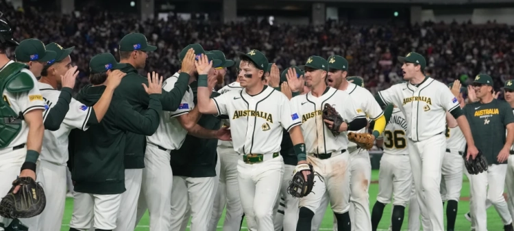 Los peloteros de Australia celebran su victoria sobre Taiwán, en la inauguración del Clásico Mundial de béisbol en Tokio, el 5 de marzo de 2026.