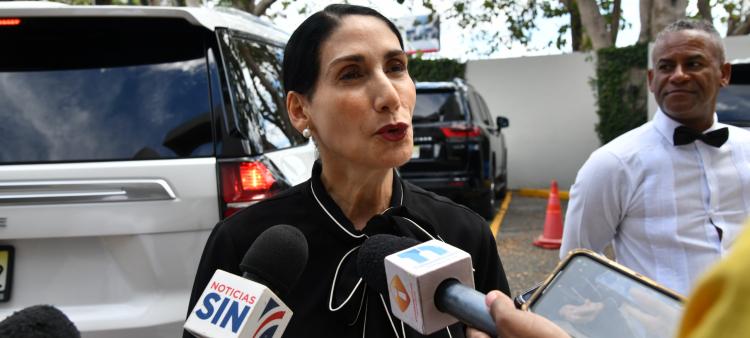 La primera dama, Raquel Arbaje, recuerdó con anhelo y nostalgia las cualidades del fenecido.