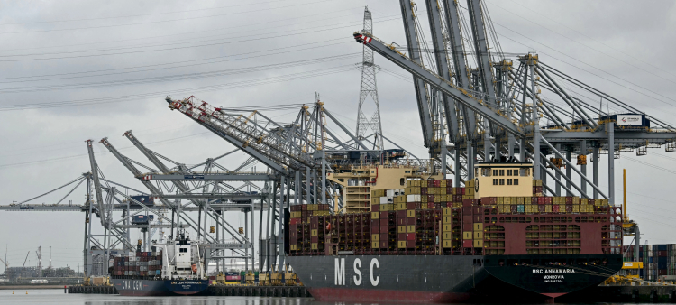 El petróleo sube tras la promesa de Trump de librar una “guerra económica” contra Irán