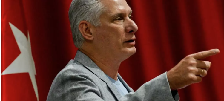 El presidente cubano, Miguel Díaz-Canel, da un discurso durante un acto público el 20 de marzo de 2026 en La Habana