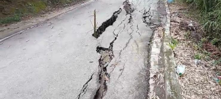 Carretera colapsada en Altamira, Puerto Plata.